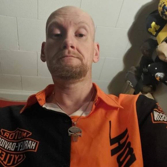 Profile Picture of Daniel Thomas (@danielthomas738) on Poshmark