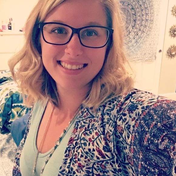 Profile Picture of Stacie Kuneck (@stacccie94) on Poshmark