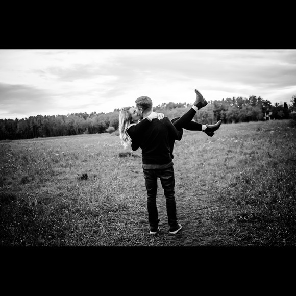 Profile Picture of Chelsea Einarson (@ceinarson3) on Poshmark