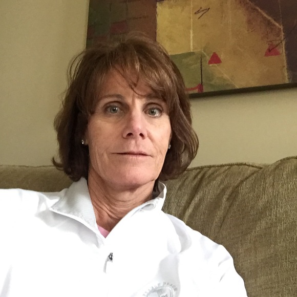 Profile Picture of Denise Browne (@rundmh) on Poshmark