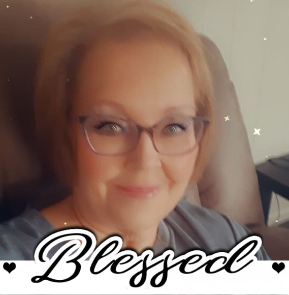 Profile Picture of Bobbie Stewart (@flobbibobbie) on Poshmark