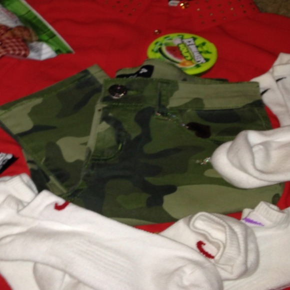 Profile Picture of Jada Carreathers (@jadarenew) on Poshmark