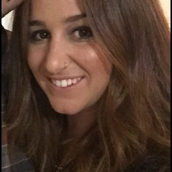Profile Picture of Tanya Bitar (@tanyapickren) on Poshmark