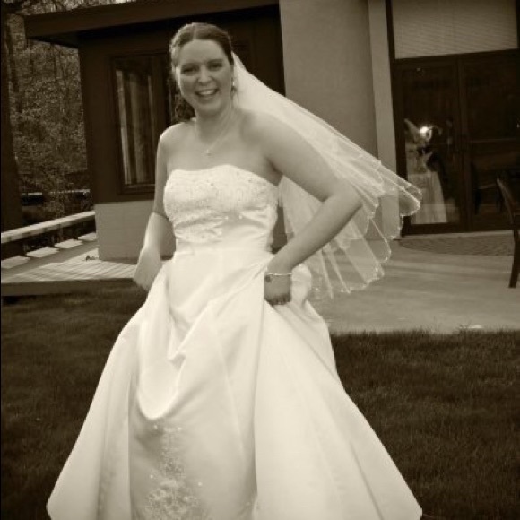 Profile Picture of Shawna Fancher (@shawna81784) on Poshmark