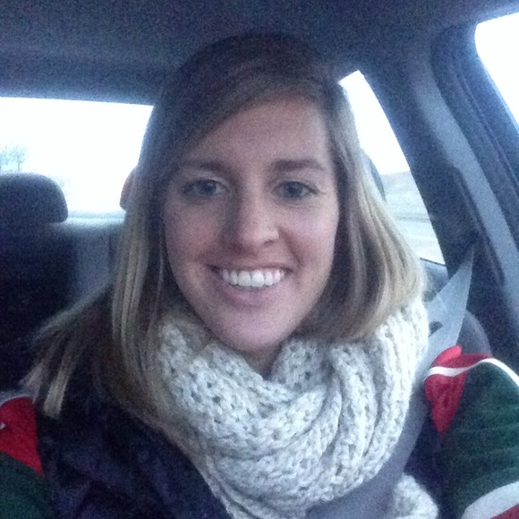 Profile Picture of Alyssa Grogan (@amgrogs33) on Poshmark