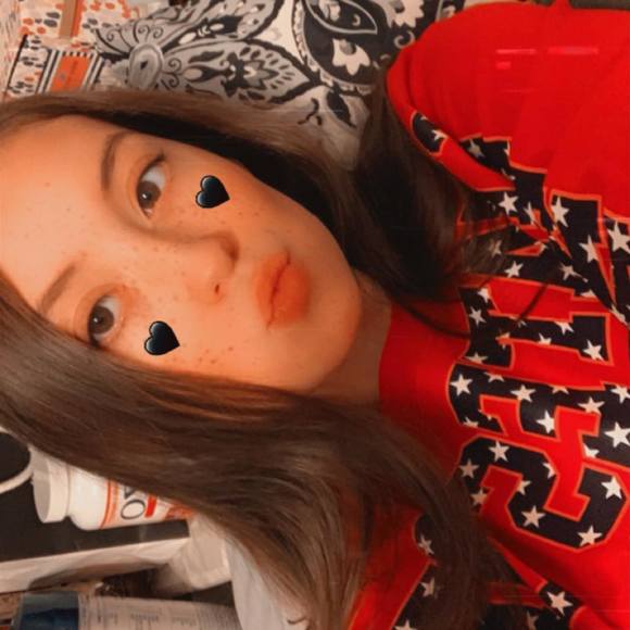 Profile Picture of Hailey Devogt (@hailey_forever2) on Poshmark