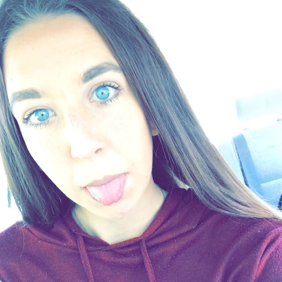 Profile Picture of Chloe Keeling (@keelingchl) on Poshmark