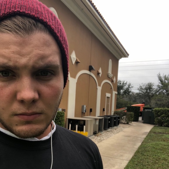 Profile Picture of Robert Van pampus (@robertvanpampus) on Poshmark