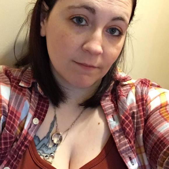 Profile Picture of Terra Stephens (@tygerlily201219) on Poshmark