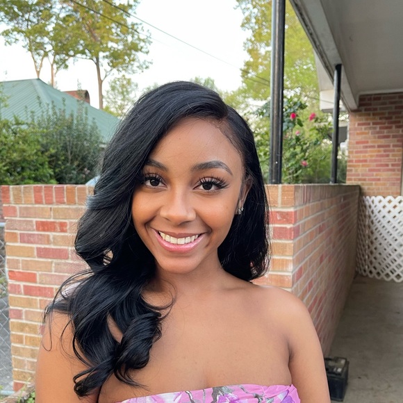 Profile Picture of Alana Singleton (@ansing18) on Poshmark