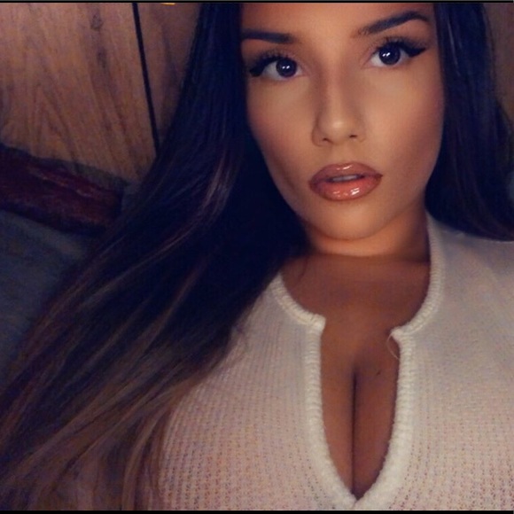 Profile Picture of Kendall Demore (@kendalldmr) on Poshmark