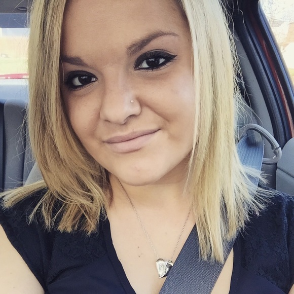 Profile Picture of Katelyn Rieser (@krieser19) on Poshmark