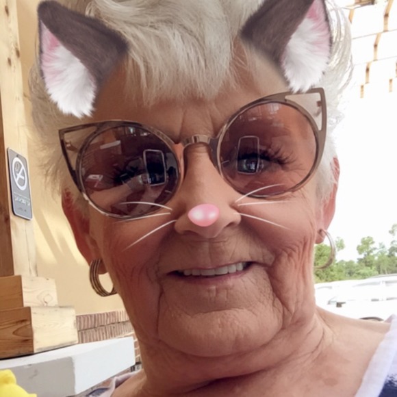 Profile Picture of Bobbie Hobbs (@locklady) on Poshmark