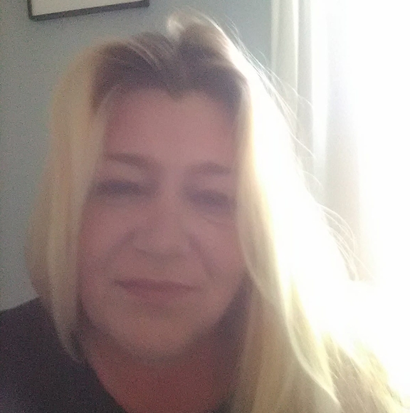 Profile Picture of Julia Woodruff (@jkwoodruff) on Poshmark