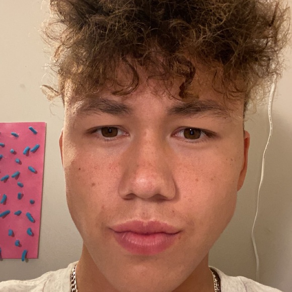 Profile Picture of Joshua Ehret (@joshehret) on Poshmark