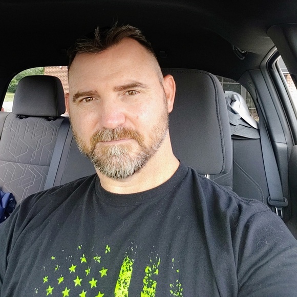 Profile Picture of Ken Freeman (@digmythreads) on Poshmark