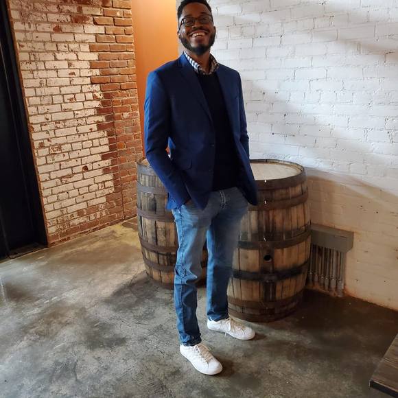 Profile Picture of Aaron Oliver (@aaron_oliver) on Poshmark