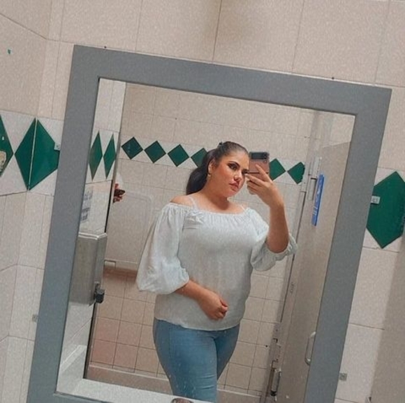 Profile Picture of Iris Salinas (@irissalinas551) on Poshmark