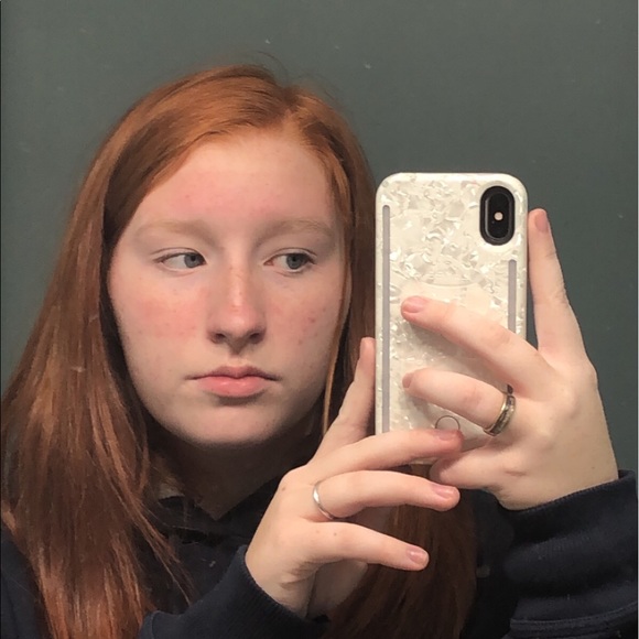 Profile Picture of Elizabeth Larrabee (@elarrabee1) on Poshmark