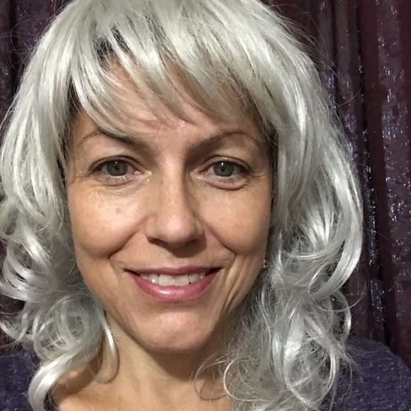 Profile Picture of Lisa Carroll (@lisalifesaver) on Poshmark