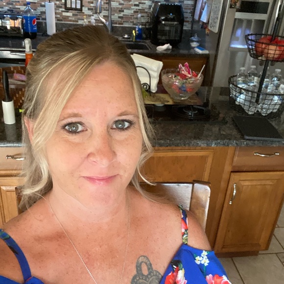 Danielle Scheffers - Poshmark Profile Picture of Danielle Scheffers (@mystic844) on Poshmark
