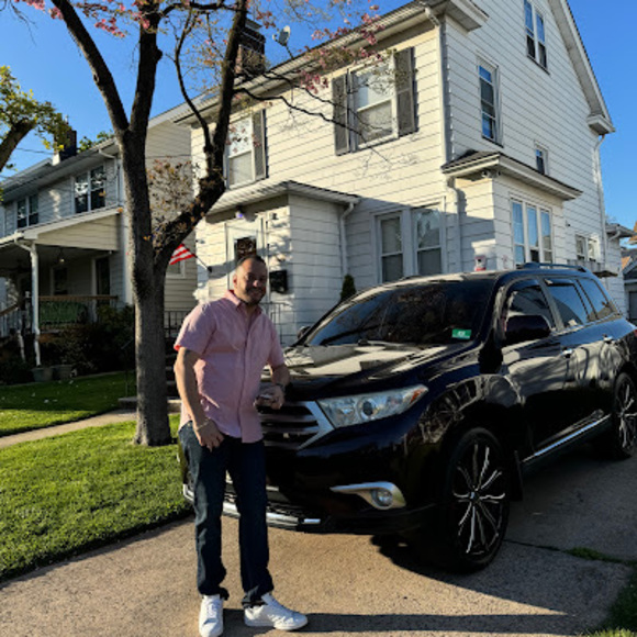 Profile Picture of Fabio andres Rojas obonaga (@fabiorojas527) on Poshmark