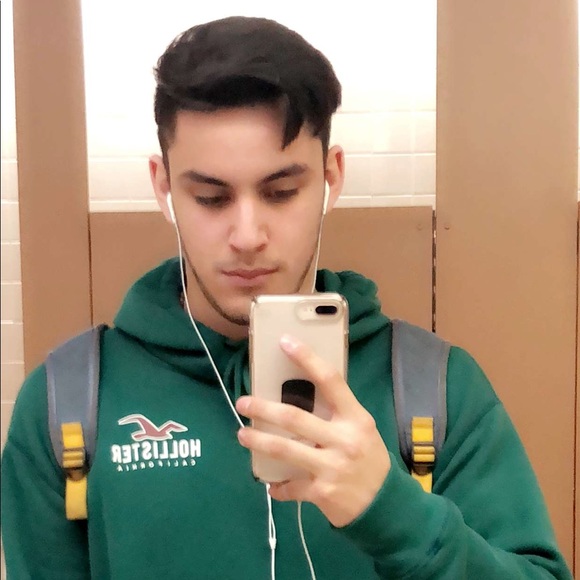 Profile Picture of Jonathan Ochoa (@ochoa31000) on Poshmark