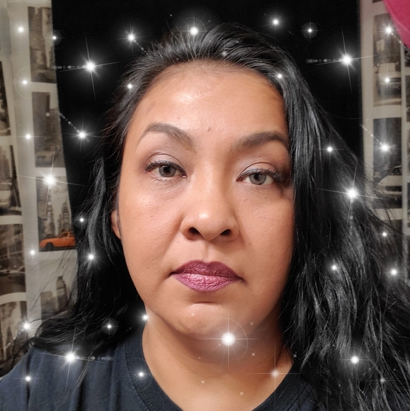 Profile Picture of Roberta Valenzuela-lloyd (@rbvalenz40) on Poshmark