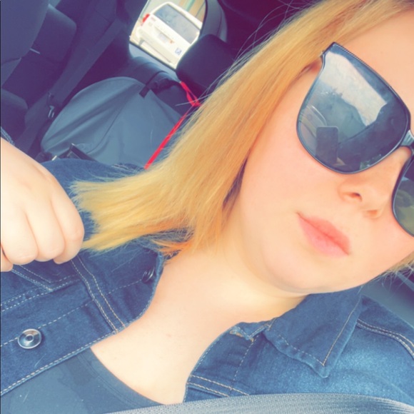 Profile Picture of Bobbie Calhoun (@bobbie_calhoun) on Poshmark