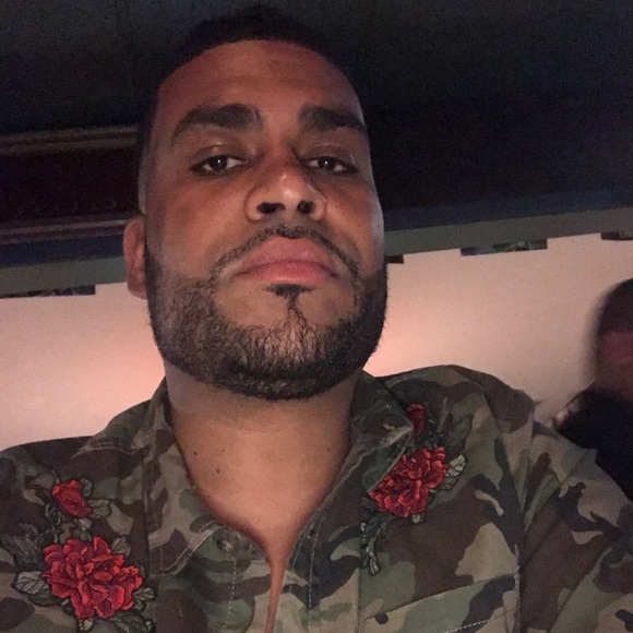 Profile Picture of Julio Rosa (@julio_rosa) on Poshmark