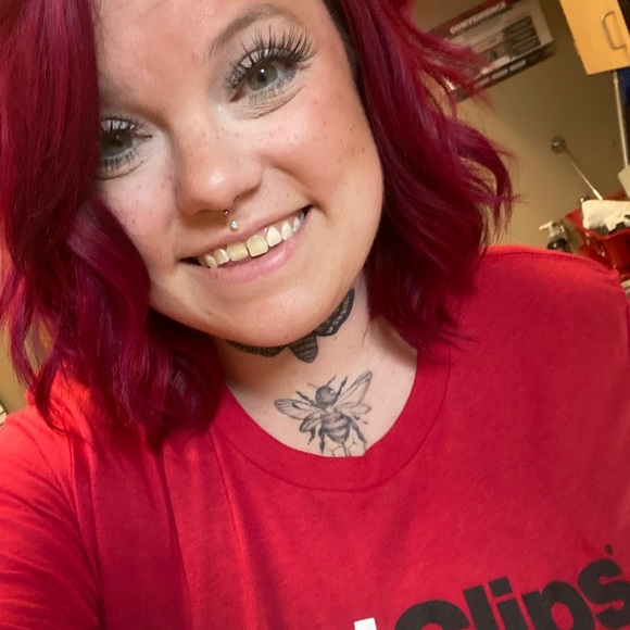 Profile Picture of Laura Dyster (@lauradyster) on Poshmark