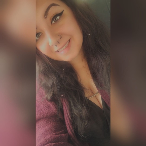 Profile Picture of Rhiannon Leanza (@rhiannondawn8) on Poshmark