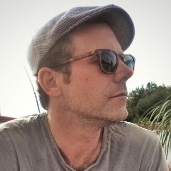 Profile Picture of Peter Harding (@peter_harding) on Poshmark