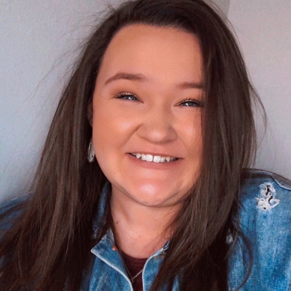 Profile Picture of Natalie Winborne (@n_winborne) on Poshmark