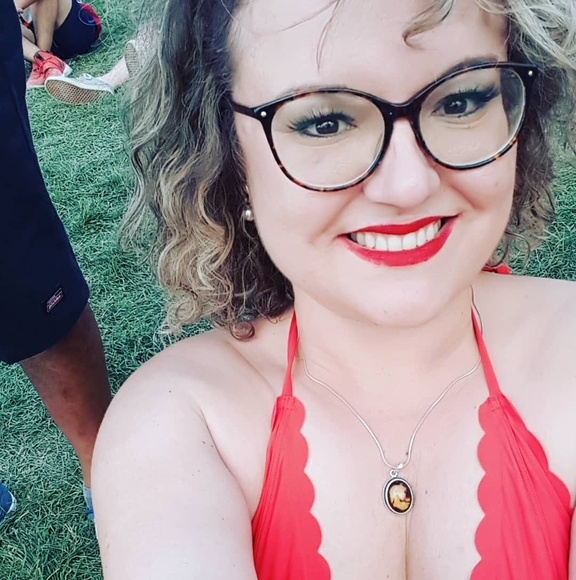 Profile Picture of Izabela Lewicka (@izalewicka) on Poshmark