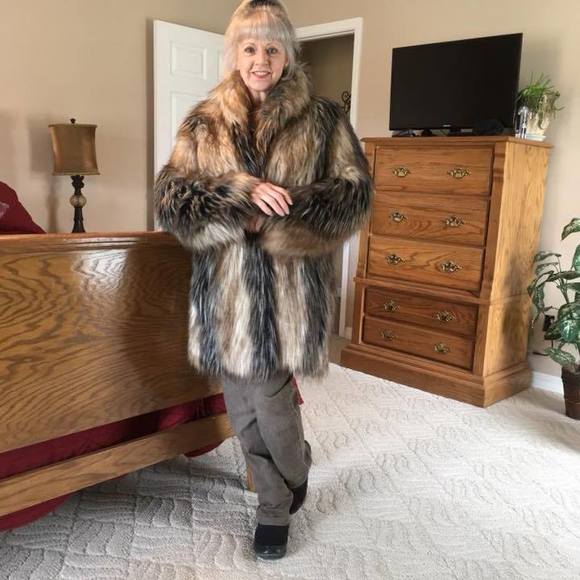 Profile Picture of Carolyn Neeley (@pyewacket123) on Poshmark