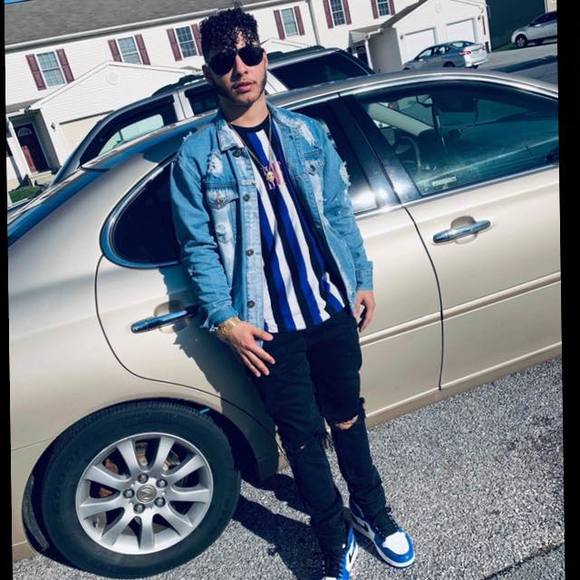 Darrin Ortiz - Poshmark Profile Picture of Darrin Ortiz (@darrinortiz) on Poshmark