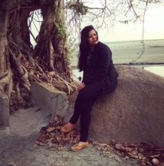Profile Picture of Arpita Agarwal (@arpitasimon991) on Poshmark