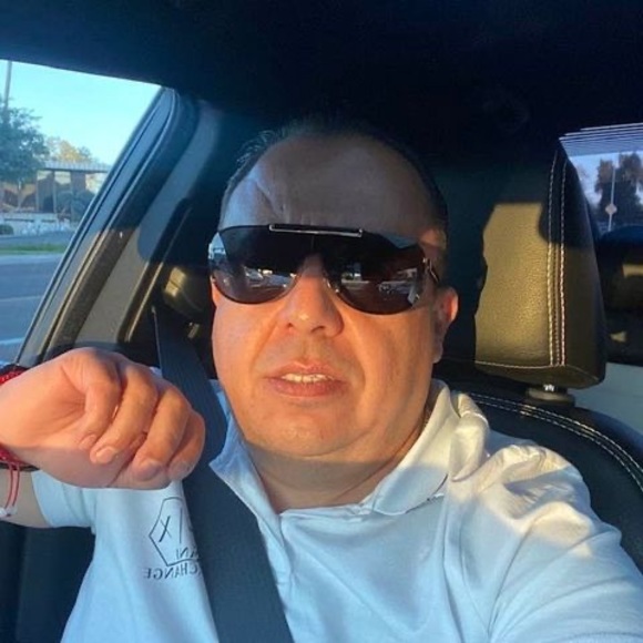 Profile Picture of Manuel Gonzalez (@manuelgonzal635) on Poshmark