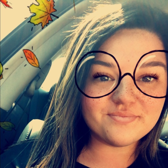 Profile Picture of Paige Bryan (@paige_bryan) on Poshmark