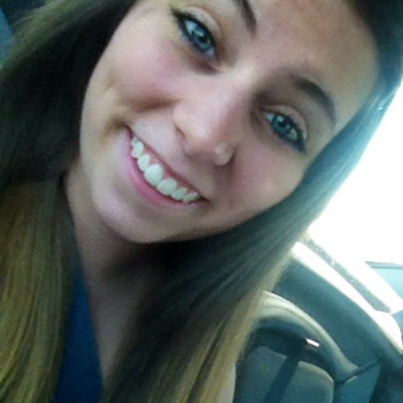 Profile Picture of Haley Cummings (@h_cummings) on Poshmark