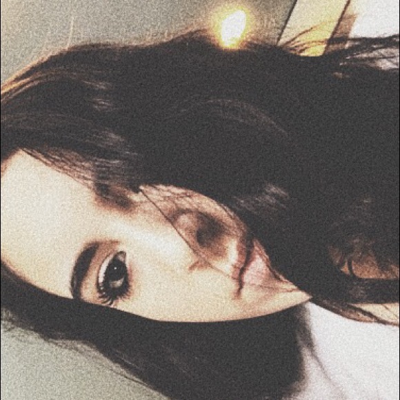 Profile Picture of Liam Assor (@liamassorr) on Poshmark