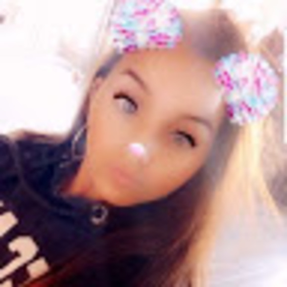 Profile Picture of Aracelys Ramos (@celysramos22) on Poshmark