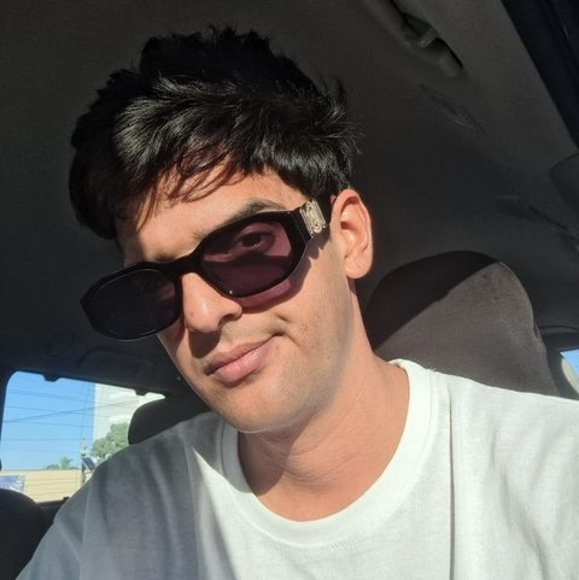 Profile Picture of Eneder Fontela (@enederfontela) on Poshmark