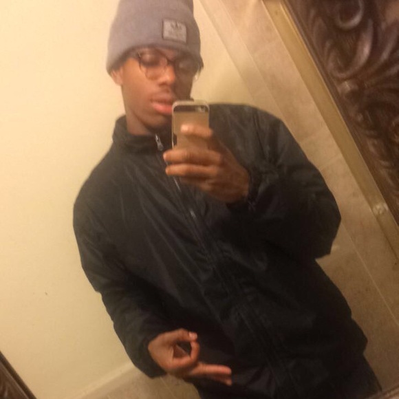 Profile Picture of Travis Galloway (@travie_lowks) on Poshmark