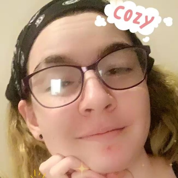 Profile Picture of Katelynn Thompson (@katelynnannthom) on Poshmark