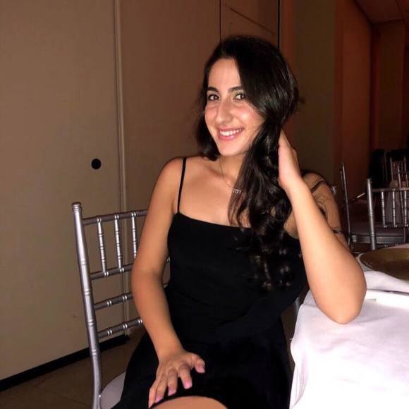 Profile Picture of Evita Toubiyan (@evitatoubiyan) on Poshmark
