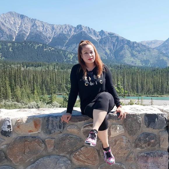 Profile Picture of Arah Mahilom (@arahmahilom) on Poshmark