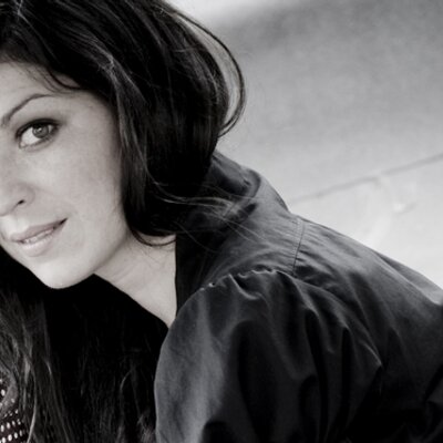 Profile Picture of Amber Locker (@singinghappy) on Twitter