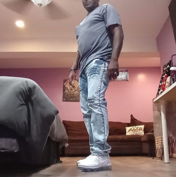 Profile Picture of Antonio Lofton (@alofton68_) on Poshmark